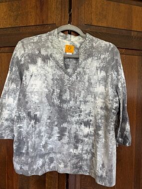 Ruby Rd. Gray & White Abstract V-Neck 3/4 Sleeve Top with Diamonds